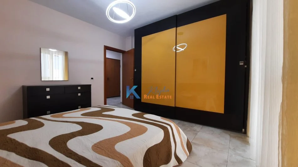 Tirane, jepet me qera apartament 1+1 Kati 2, 72 m² 600 € (Kopshti Botanik)