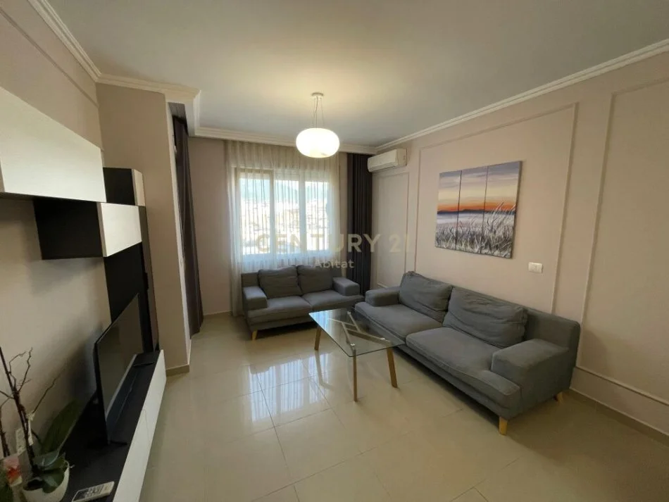 Tirane, jepet me qera apartament 1+1 Kati 5, 500 € (bulevardi i ri)