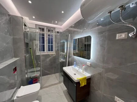 Shitet, Apartament 2+1, në Rrugën Irfan Tomini, Tiranë. AREA40097