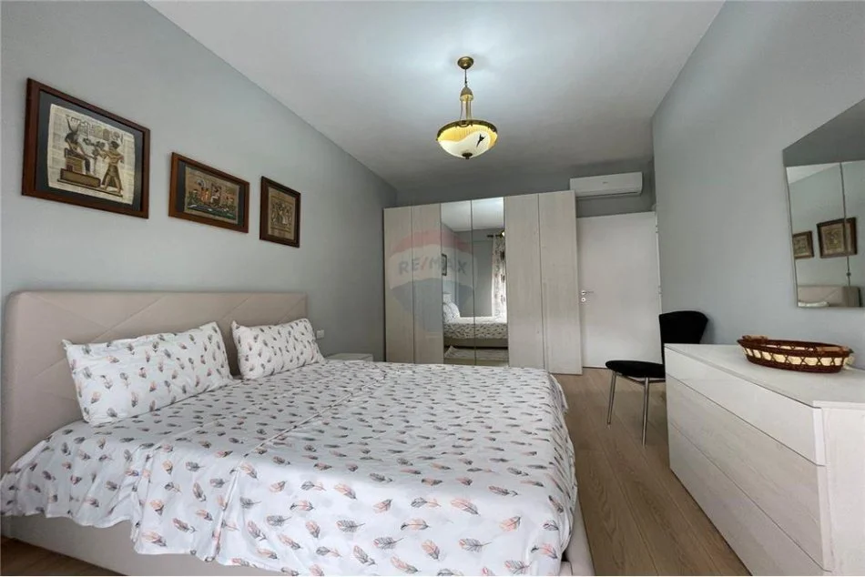 Tirane, jepet me qera apartament 2+1 , 77 m² 500 € (Fusha e Aviacionit)