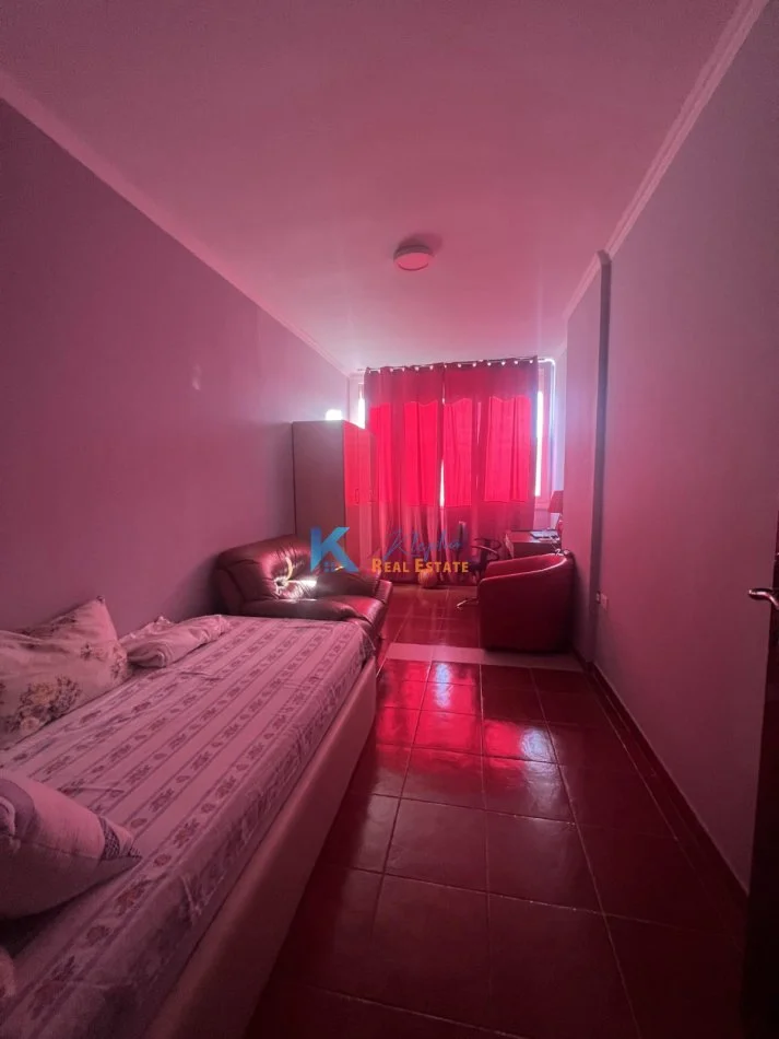 Tirane, jap me qera apartament 3+1+Ballkon Kati 9, 125 m² 600 € (Komuna e Parisit, afer Kika 1)