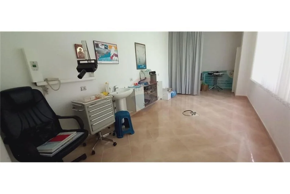Tirane, shitet ambjent biznesi , 82 m² 90.000 € (Muhamed Deliu - Fresku)