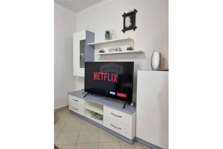 Tirane, jepet me qera apartament 1+1 Kati 2, 65 m² 450 € (Rruga Njazi Meka - Rruga e Dibrës - Farmacia 10)