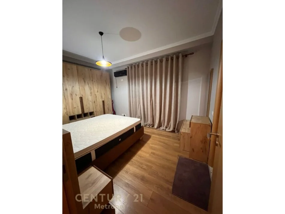 Tirane, jepet me qera apartament 2+1 Kati 3, 108 m² 800 € (kopeshti botanik)
