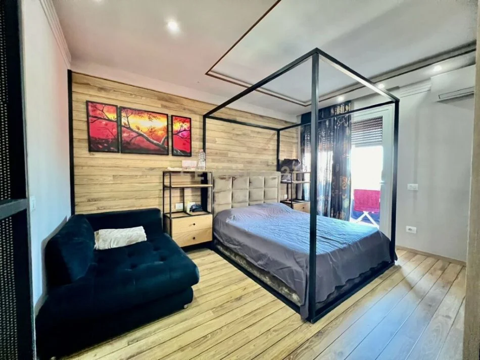 Tirane, jepet me qera apartament 2+1 Kati 1, 110 m² 900 € (liqeni i thate)