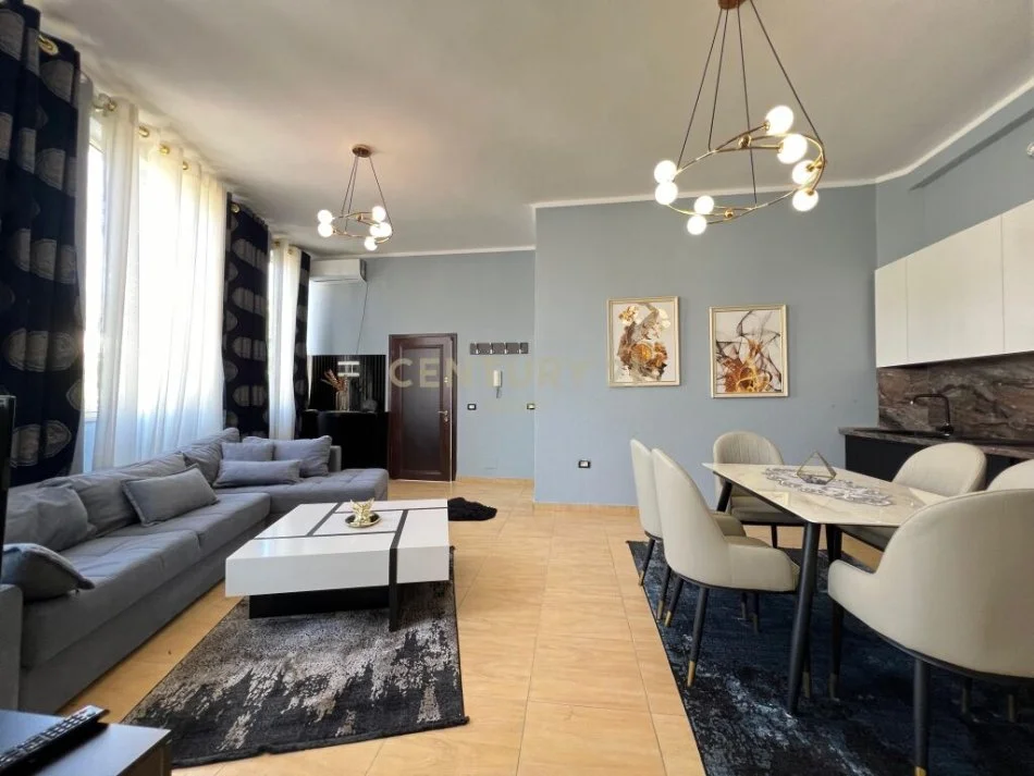 Tirane, jepet me qera apartament 1+1 Kati 1, 63 m² 400 € (fresku)