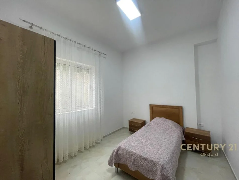 Tirane, jepet me qera apartament 3+1+Aneks+Ballkon Kati 1, 120 m² 750 € (Sauk i vjeter , Pamja)