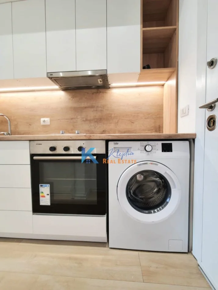 Tirane, shes garsonier Kati 10, 30 m² 78.000 € (Kompleksi Kontakt, 21 Dhjetori)