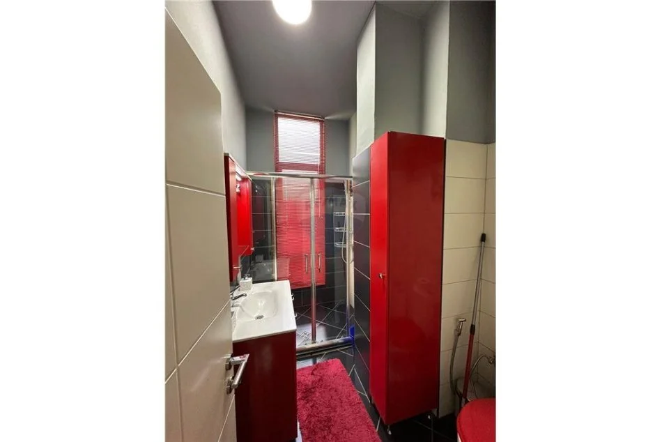 Tirane, jepet me qera apartament 2+1 Kati 2, 147 m² 700 € (Kopshti Zoologjik)