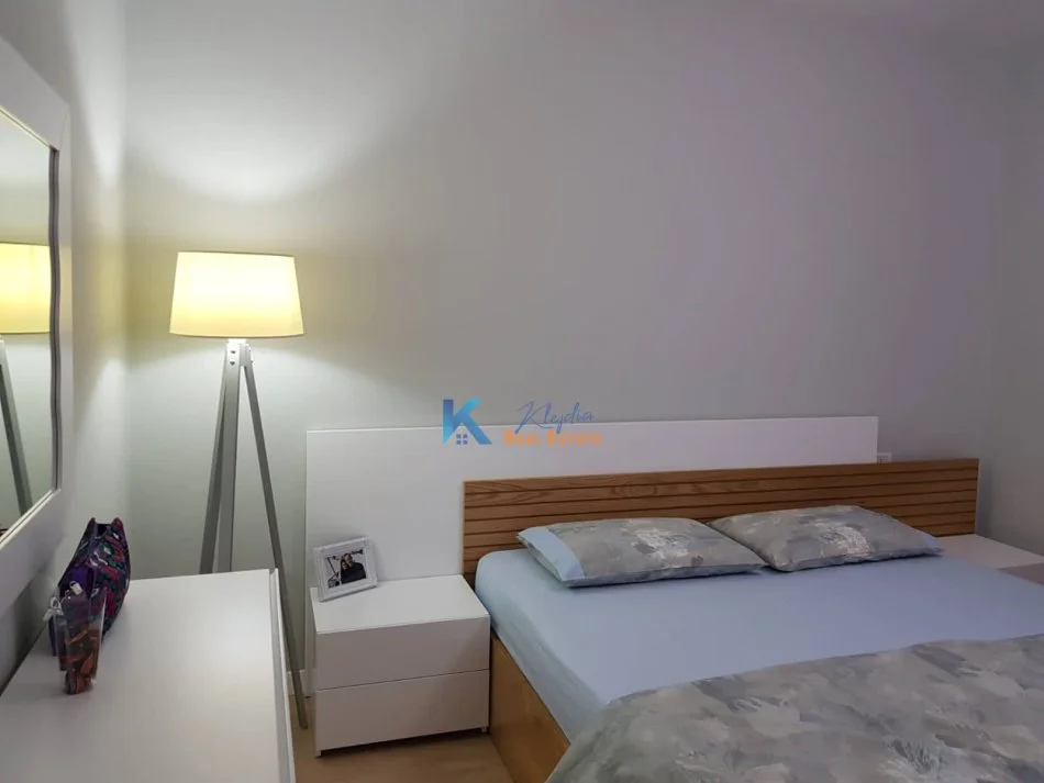 Tirane, shes apartament 2+1+Ballkon Kati 4, 85 m² 120.000 € (Fresk)