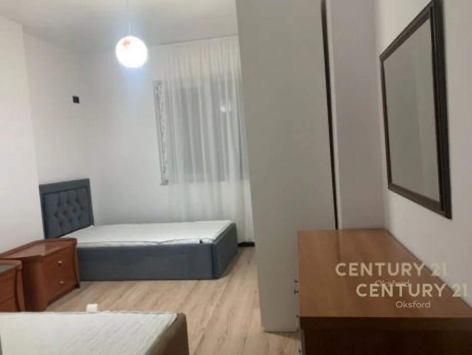 Tirane, jepet me qera apartament 2+1 Kati 7, 111 m² 500 € (astir)