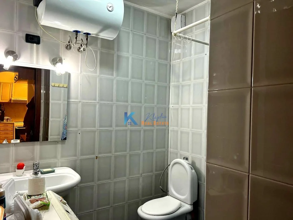 Tirane, jap me qera apartament 1+1+Ballkon Kati 5, 52 m² 550 € (Komuna e Parisit)