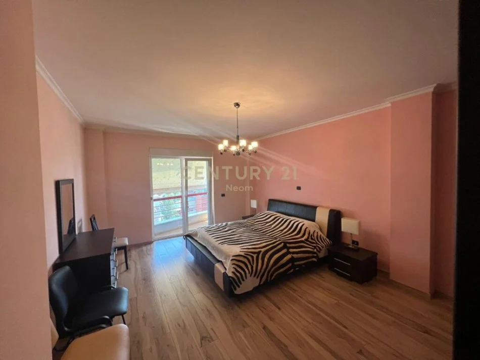 Tirane, jepet me qera apartament 2+1 Kati 4, 125 m² 850 € (Liqeni i thate)