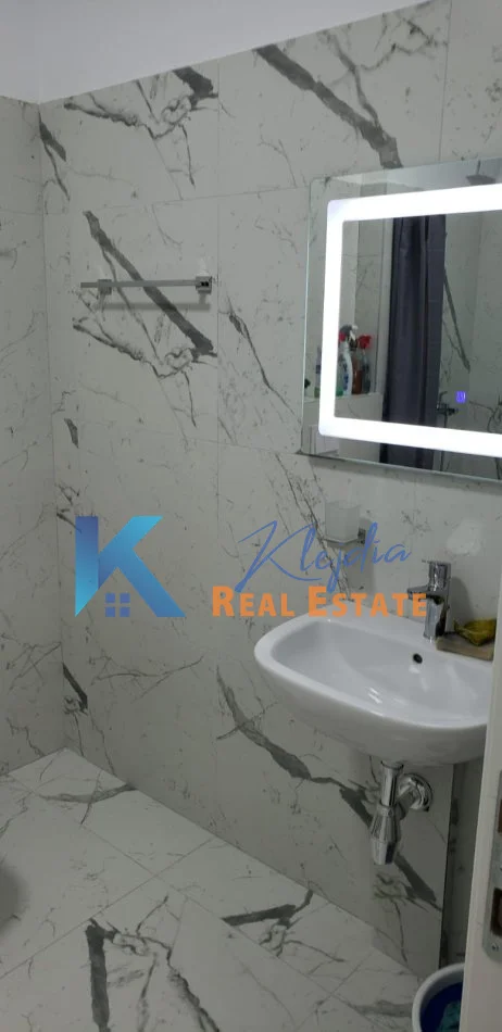 Tirane, jepet me qera apartament 1+1 Kati 7, 65 m² (Kompleksi Asl 2, ish Venue)