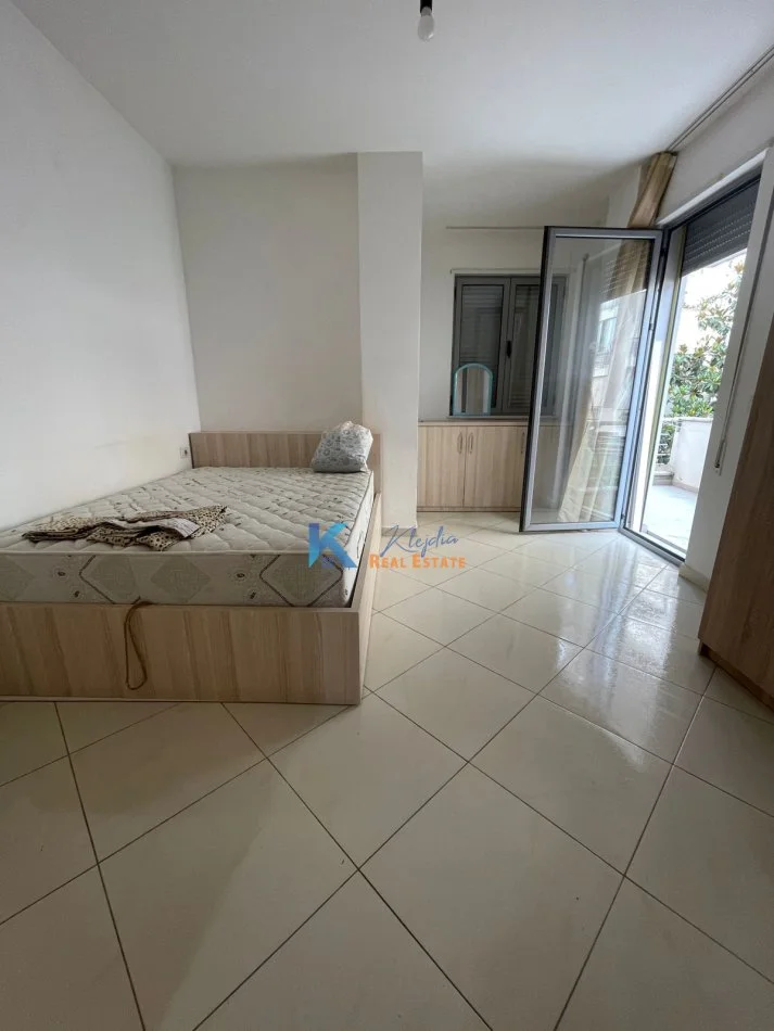 Tirane, jepet me qera apartament 1+1 Kati 2, 65 m² 450 € (Don Bosko, afer Vizion Plus)