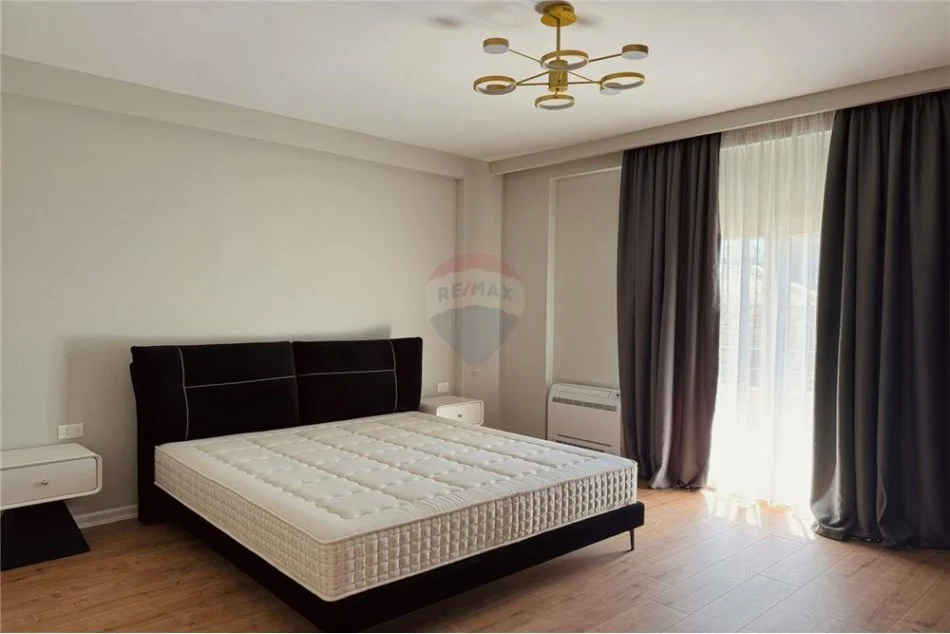 Tirane, jepet me qera apartament 2+1 Kati 1, 128 m² 1.000 € (Liqeni i Farkes)