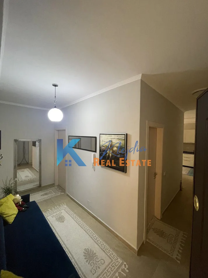 Tirane, jap me qera apartament 2+1+Ballkon Kati 1, 100 m² 900 € (Liqeni i Thate)