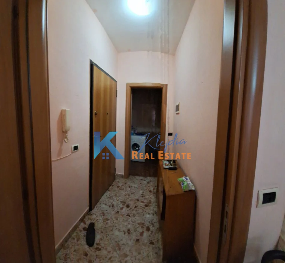 Tirane, shes apartament 1+1+Ballkon Kati 4, 56 m² 135.000 € (Rruga e Elbasanit, afer Deges se Thesarit)