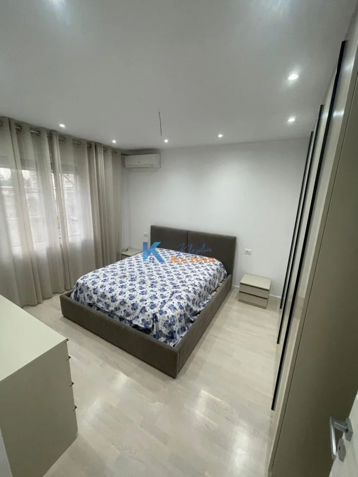 Tirane, jap me qera apartament 1+1+Ballkon Kati 3, 64 m² (1+1 per qira te Rruga Bardhyl)