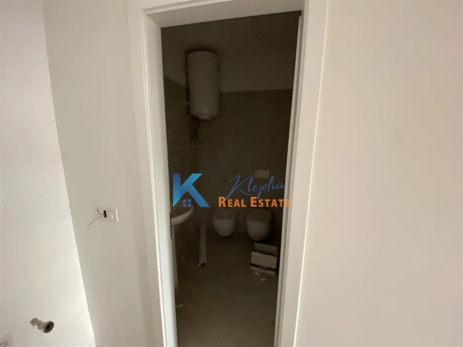 Tirane, jepet me qera apartament 1+1 Kati 1, 60 m² 350 € (Kodra e Diellit, kompleksi Kurora e Kopshtit)