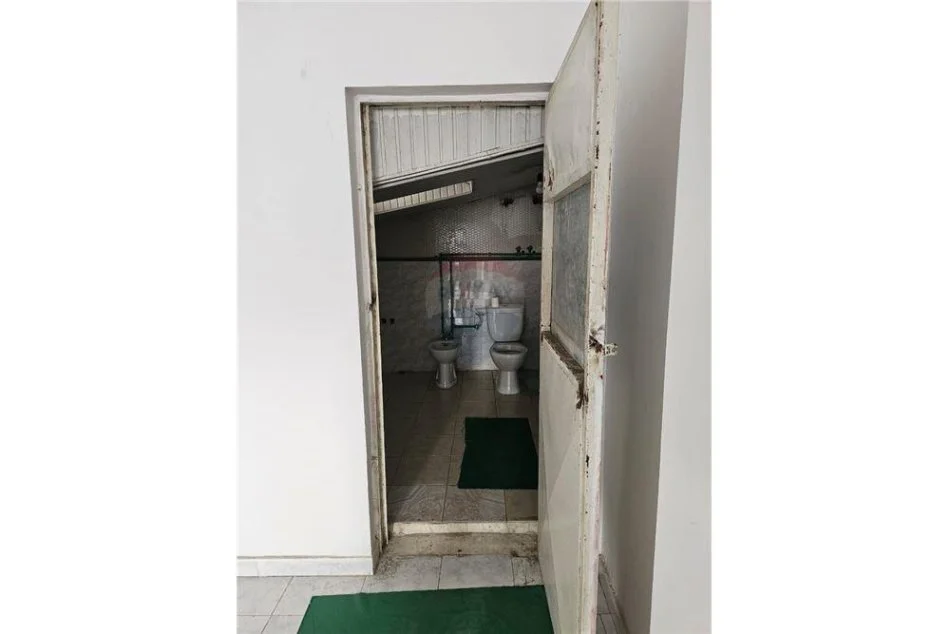 Tirane, jepet me qera ambjent biznesi Kati 2, 360 m² 800 € (Rruga "Dhimo Dhima")