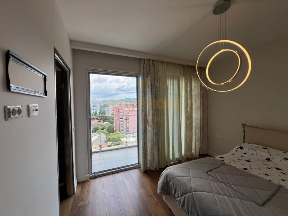 Tirane, jepet me qera apartament 2+1+Ballkon Kati 11, 137 m² 2.500 € (Blloku)