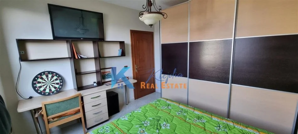 Tirane, jepet me qera apartament 3+1 Kati 5, 115 m² 750 € (21 Dhjetori, afer Supermarket Joena)