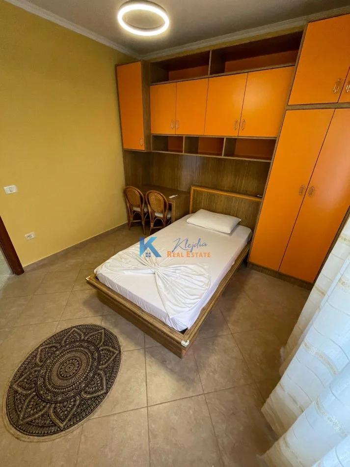 Tirane, jap me qera apartament 3+1+Ballkon Kati 2, 124 m² 800 € (Ish Tregu Elektrik)