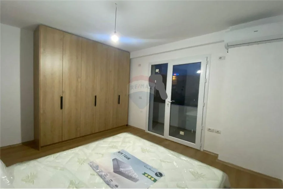 Tirane, jepet me qera apartament 2+1 , 80 m² 550 € (benjamin kruta - Fusha e Aviacionit)
