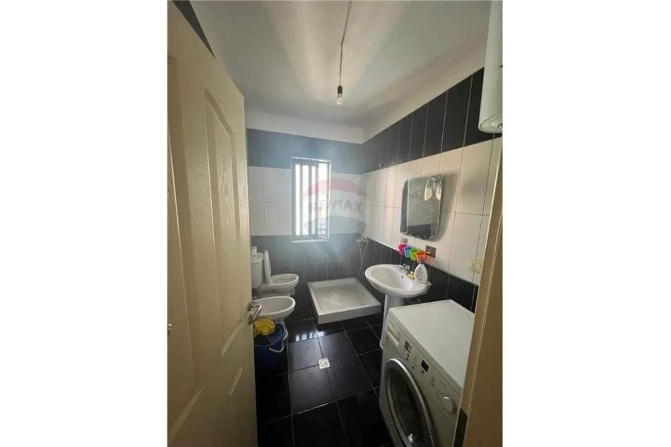 Tirane, jepet me qera apartament 2+1 Kati 7, 100 m² 500 € (Yzberisht - Spitali Amerikan 3)