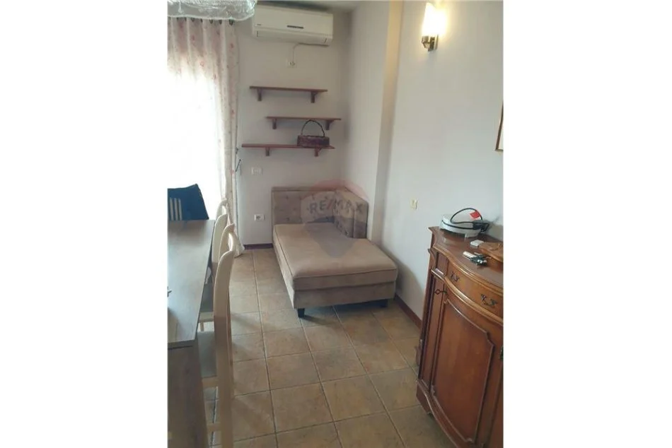 Tirane, jepet me qera apartament duplex 3+1 Kati 6, 265 m² 1.800 € (Fakulteti Juridik - Bllok)