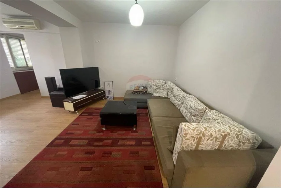 Tirane, jepet me qera apartament 1+1 Kati 3, 70 m² 500 € (Bllok - Garda)