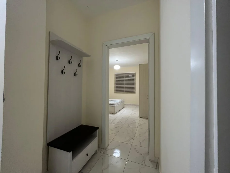 Tirane, jepet me qera 1+1+Ballkon Kati 3, 320 € (fresk)