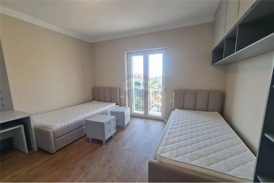 Tirane, shitet apartament 2+1 Kati 3, 110 m² 320.000 € (Rruga Liqeni i Thate - Tirana e Re - Liqeni i Tiranës)