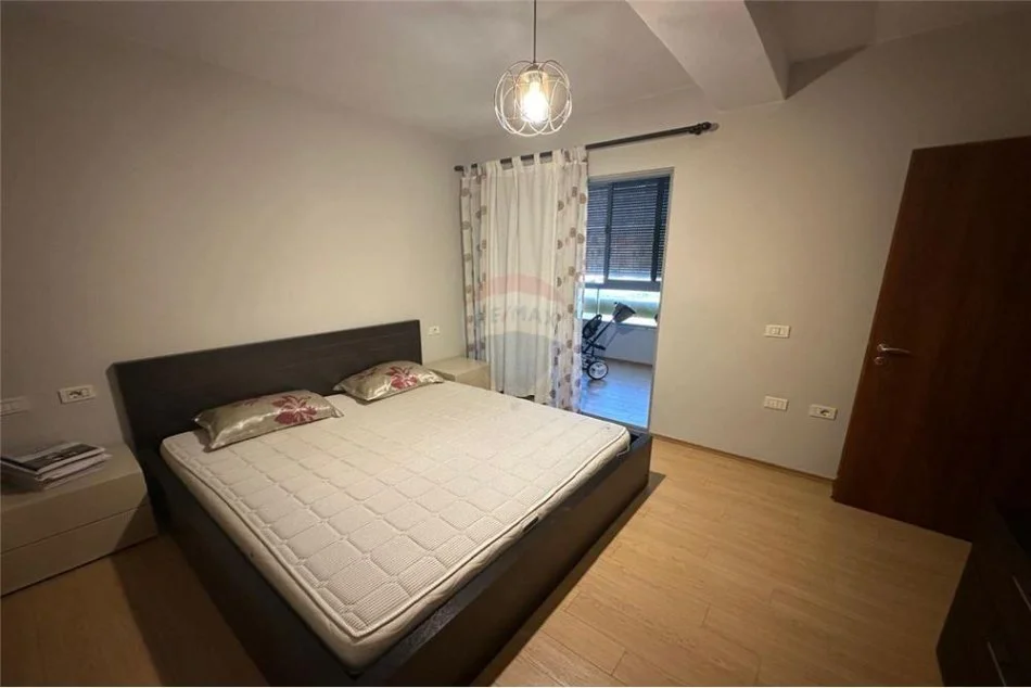 Tirane, jepet me qera apartament 2+1 Kati 6, 100 m² 700 € (Prane Karburant Kastrati - Bulevardi Bajram Curri)