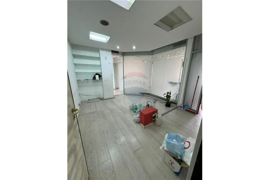 Tirane, jepet me qera ambjent biznesi Kati 1, 196 m² 1.500 € (rruga haxhi hysendalliu)