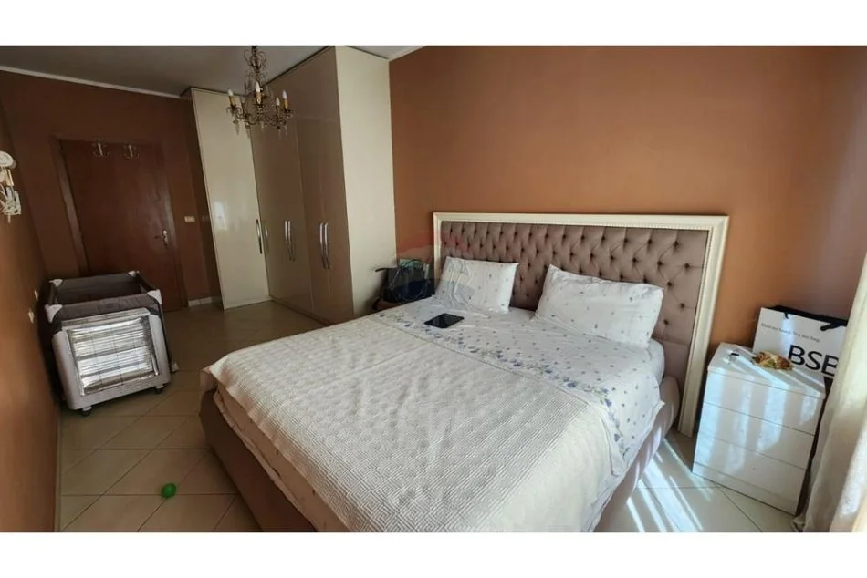 Tirane, jepet me qera apartament 2+1 Kati 2, 110 m² 500 € (Yzberisht)