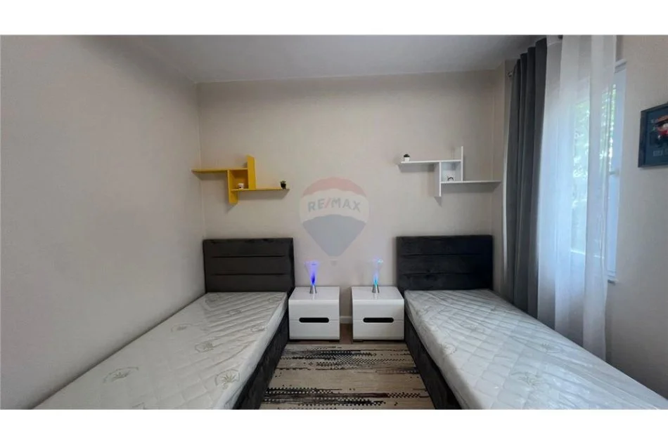 Tirane, shitet apartament 2+1 , 100 m² 220.000 € (Rrruga Hasan Alla - Komuna e Parisit - Kristal Center)