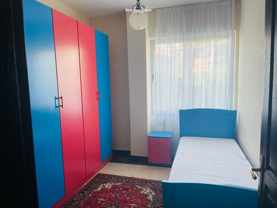 Tirane, jepet me qera apartament 2+1+Ballkon Kati 2, 85 m² 400 € (Rruga e Elbasanit, prane Pallatit te Brigadave)