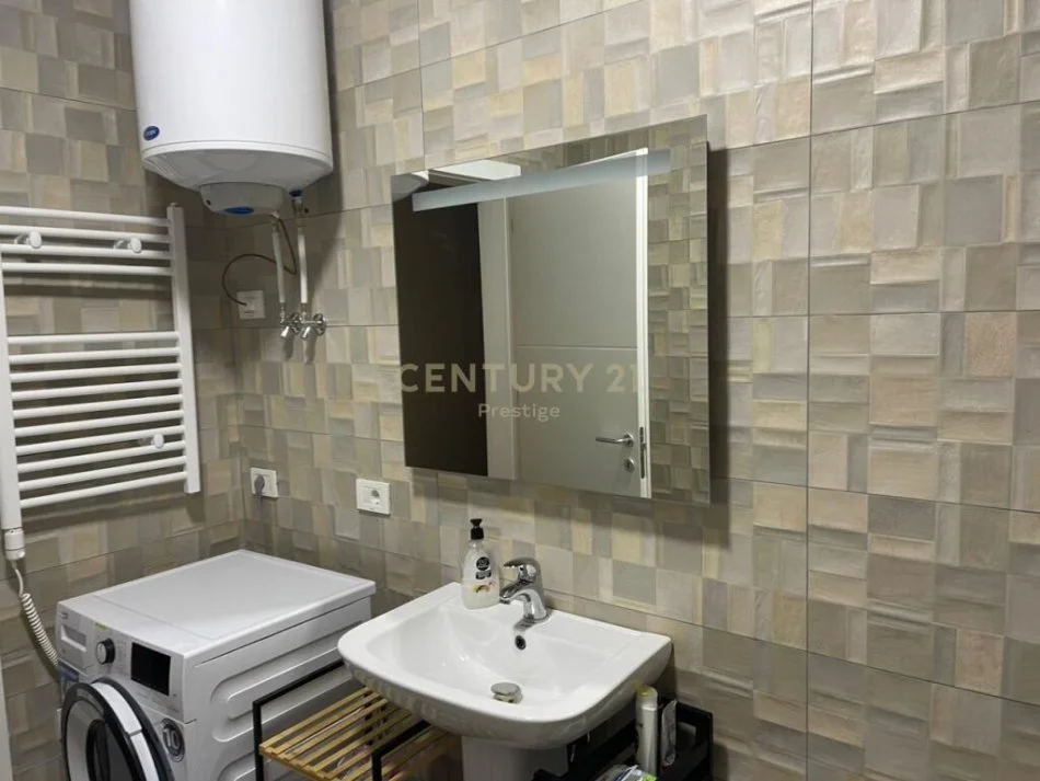 𝐓𝐢𝐫𝐚𝐧𝐞, 𝐣𝐞𝐩𝐞𝐭 𝐦𝐞 𝐪𝐞𝐫𝐚 𝐚𝐩𝐚𝐫𝐭𝐚𝐦𝐞𝐧𝐭 𝟐+𝟏 𝐊𝐚𝐭𝐢 𝟐, 𝟏𝟎𝟎 𝐦² 𝟏.𝟓𝟎𝟎 € (𝐑𝐚𝐝𝐢𝐨 𝐓𝐞𝐥𝐞𝐯𝐢𝐳𝐢𝐨𝐧𝐢 𝐒𝐡𝐪𝐢𝐩𝐭𝐚𝐫)