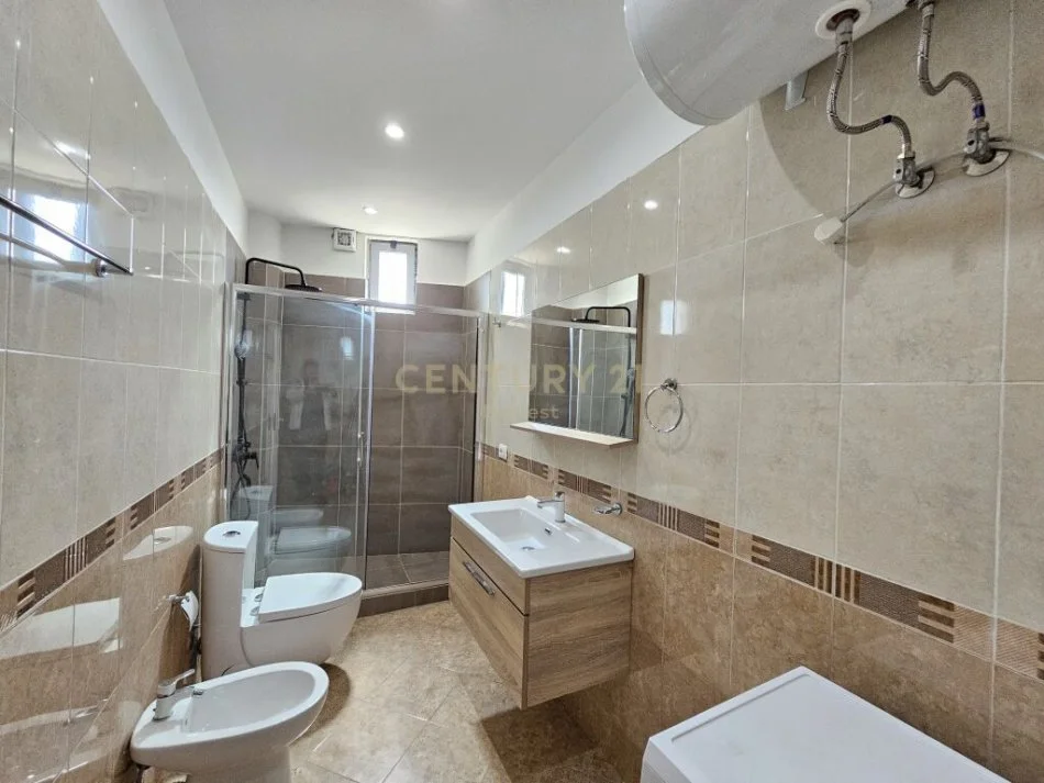 𝐓𝐢𝐫𝐚𝐧𝐞, 𝐬𝐡𝐢𝐭𝐞𝐭 𝐚𝐩𝐚𝐫𝐭𝐚𝐦𝐞𝐧𝐭 𝟐+𝟏 𝐊𝐚𝐭𝐢 𝟔, 𝟖𝟗 𝐦² 𝟏𝟖𝟖.𝟎𝟎𝟎 € (𝐏𝐫𝐨𝐤𝐮𝐫𝐨𝐫𝐢𝐚 𝐞 𝐓𝐢𝐫𝐚𝐧𝐞𝐬, 𝐑𝐫𝐮𝐠𝐚 𝐌𝐢𝐧𝐞 𝐏𝐞𝐳𝐚)