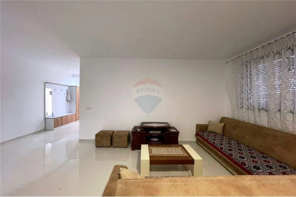 Tirane, jepet me qera apartament 2+1 Kati 1, 90 m² 350 € (Rruga Sotir Caci - Fresku)