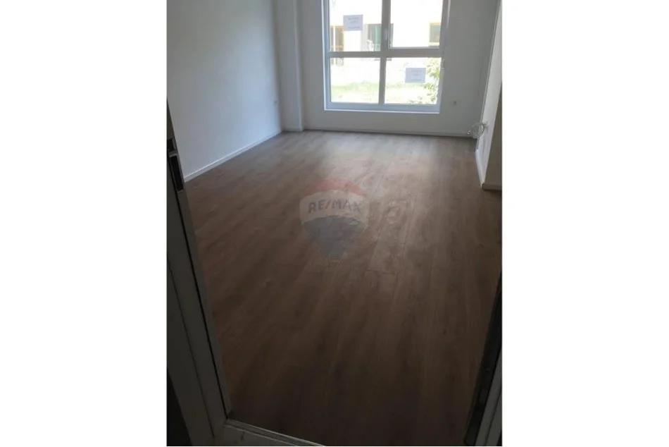 Tirane, jepet me qera zyre Kati 2, 29 m² 250 € (Mihal Grameno)