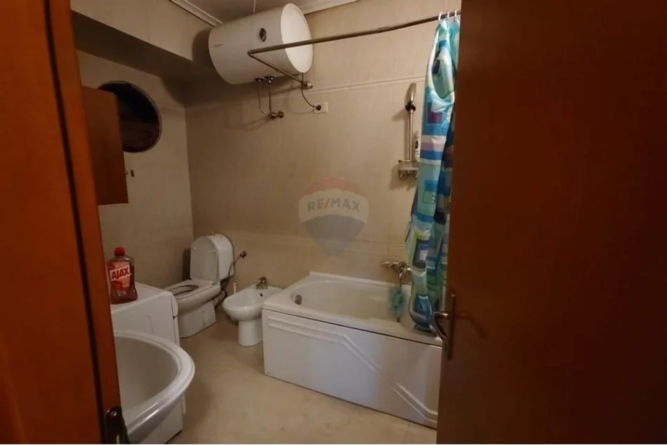 Tirane, jepet me qera apartament 2+1 Kati 7, 106 m² 650 € (21 Dhjetori)