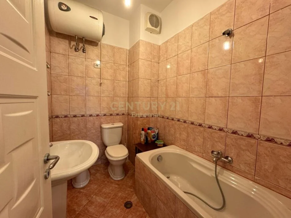 𝐓𝐢𝐫𝐚𝐧𝐞, 𝐣𝐞𝐩𝐞𝐭 𝐦𝐞 𝐪𝐞𝐫𝐚 𝐚𝐩𝐚𝐫𝐭𝐚𝐦𝐞𝐧𝐭 𝟐+𝟏 𝐊𝐚𝐭𝐢 𝟒, 𝟏𝟎𝟎 𝐦² 𝟕𝟎𝟎 € (𝐊𝐨𝐩𝐬𝐡𝐭𝐢 𝐁𝐨𝐭𝐚𝐧𝐢𝐤 𝐙𝐨𝐨𝐥𝐨𝐠𝐣𝐢𝐤)