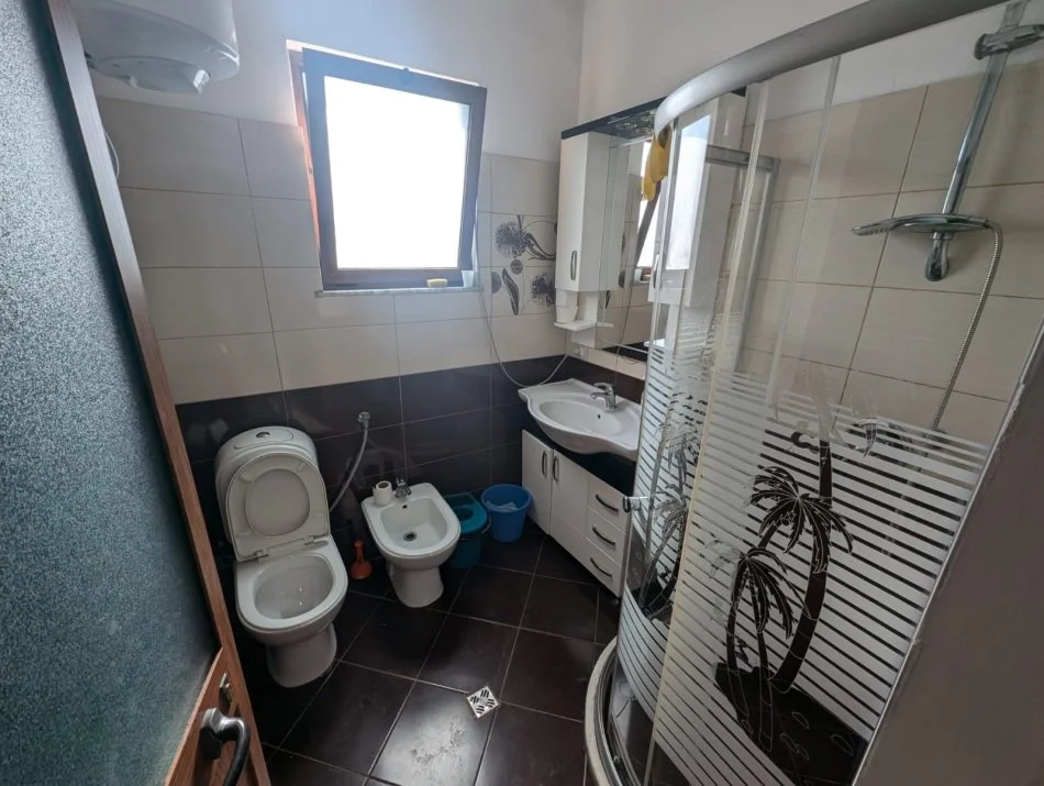 Tirane, jepet me qera apartament 2+1 Kati 1, 93 m² 430 € (Stacioni i Trenit, Tirane)