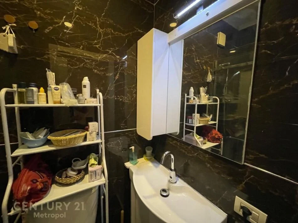 𝐓𝐢𝐫𝐚𝐧𝐞, 𝐣𝐞𝐩𝐞𝐭 𝐦𝐞 𝐪𝐞𝐫𝐚 𝐚𝐩𝐚𝐫𝐭𝐚𝐦𝐞𝐧𝐭+𝐯𝐞𝐫𝐚𝐧𝐝𝐞 | 𝐏𝐞𝐧𝐭𝐡𝐨𝐮𝐬𝐞 𝟑+𝟏 𝐊𝐚𝐭𝐢 𝟏𝟒, 𝟏𝟔𝟐 𝐦² 𝟏.𝟓𝟎𝟎 € (𝐙𝐨𝐠𝐮 𝐈 𝐙𝐢)