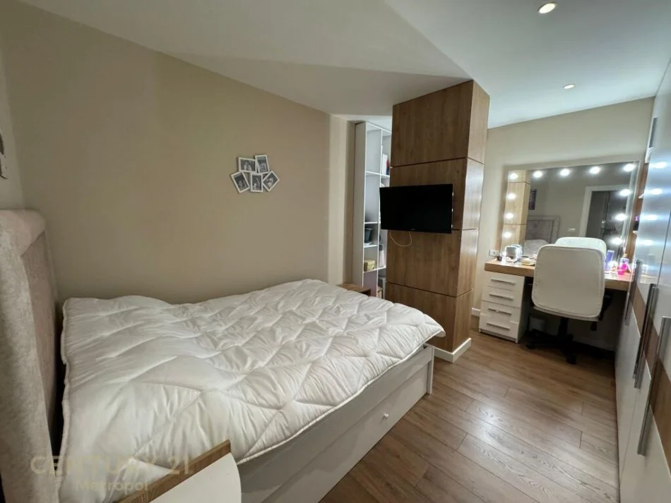 𝐓𝐢𝐫𝐚𝐧𝐞, 𝐣𝐞𝐩𝐞𝐭 𝐦𝐞 𝐪𝐞𝐫𝐚 𝐚𝐩𝐚𝐫𝐭𝐚𝐦𝐞𝐧𝐭 𝟐+𝟏 𝐊𝐚𝐭𝐢 𝟕, 𝟏𝟎𝟑 𝐦² 𝟗𝟎𝟎 € (𝐑𝐫𝐮𝐠𝐚 𝐞 𝐄𝐥𝐛𝐚𝐬𝐚𝐧𝐢𝐭)