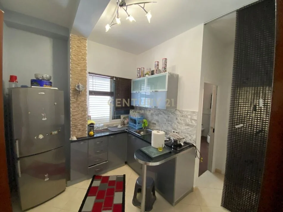 𝐓𝐢𝐫𝐚𝐧𝐞, 𝐬𝐡𝐢𝐭𝐞𝐭 𝐕𝐢𝐥𝐞 , 𝟐𝟕𝟒 𝐦² 𝟑𝟓𝟗.𝟎𝟎𝟎 € (𝐑𝐫𝐮𝐠𝐚 𝐆𝐣𝐨𝐧 𝐌𝐢𝐥𝐢, 𝐁𝐮𝐥𝐞𝐯𝐚𝐫𝐝𝐢 𝐢 𝐑𝐢)