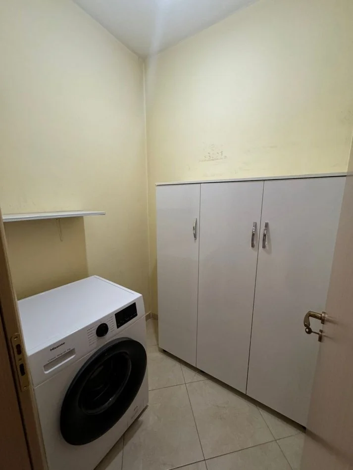 Tirane, jepet me qera apartament 2+1+Ballkon Kati 7, 120 m² 450 € (astir)